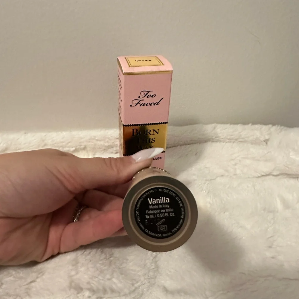 Too Faced Born This Way Multi-Use Sculpting Concealer - VANILLA - Picture 3 of 3
